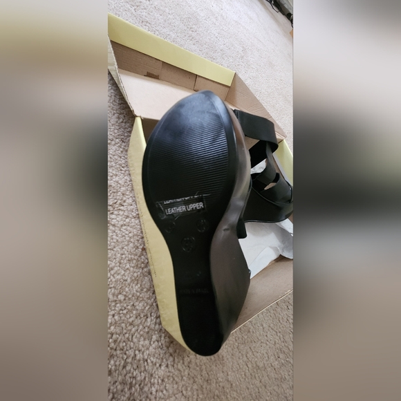 Cathy Jean Black Wedge Sandals - Picture 5 of 10